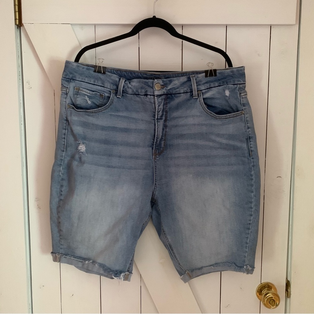 Bermuda Shorts Light Wash Denim